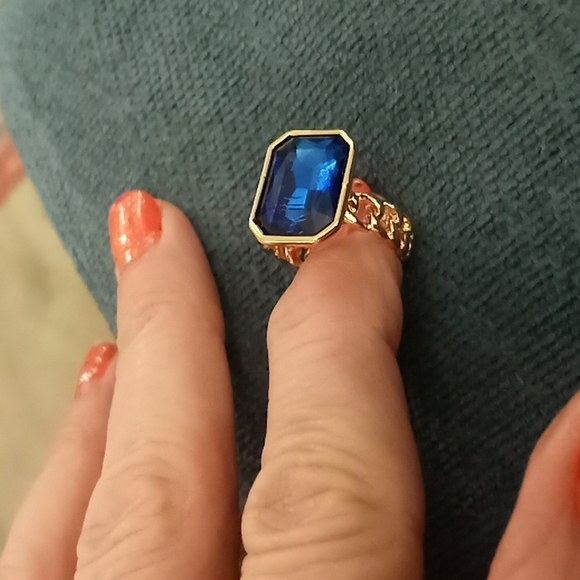 Gorgeous royal blue stone ring - Picture 5 of 8